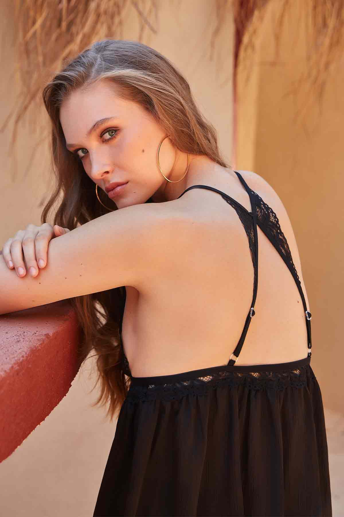 Verführerisches Nachthemd-Set in Schwarz und Weiß