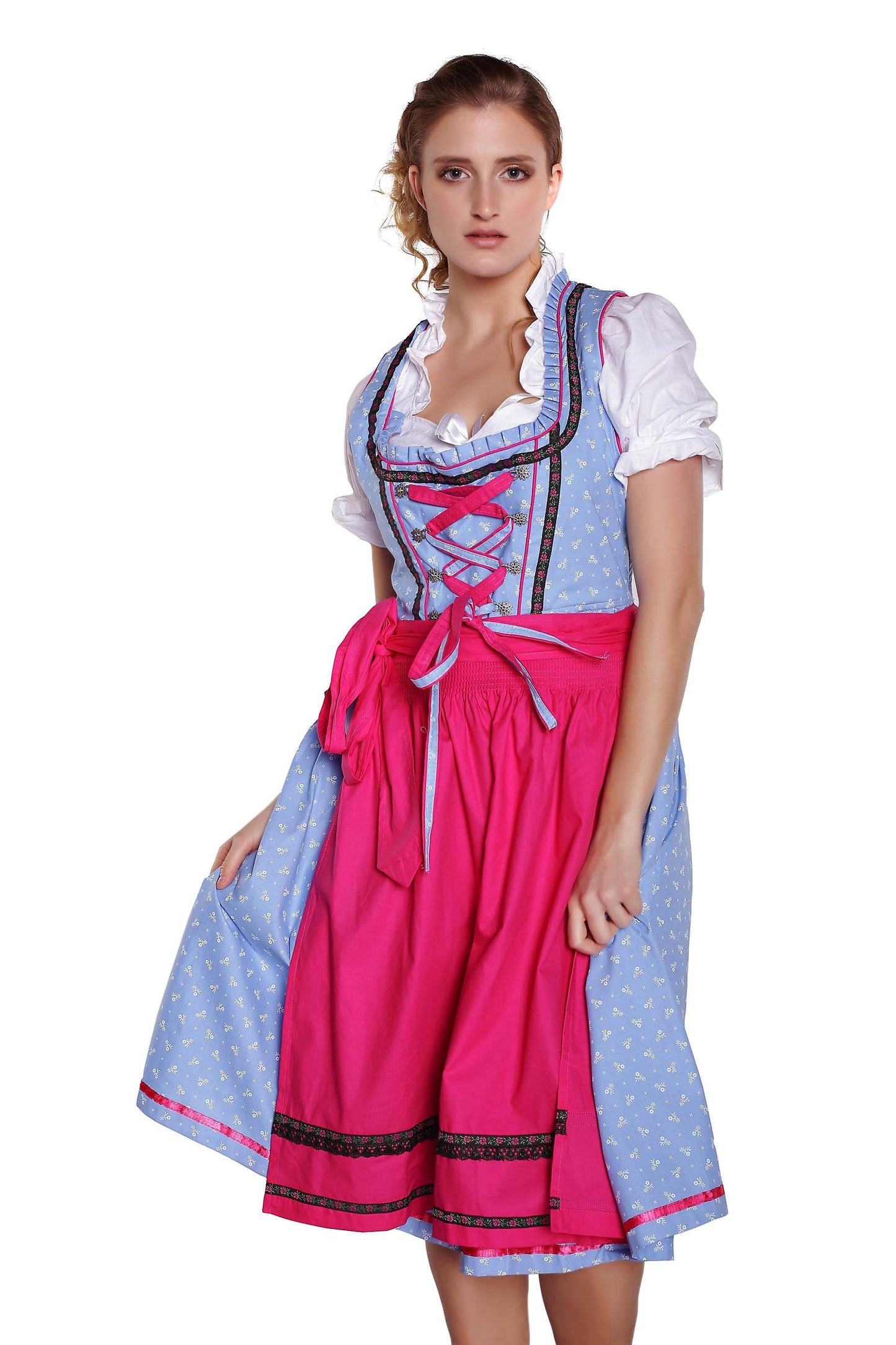 Traditionelles Dirndl mit Bluse und Schürze im klassischen Stil