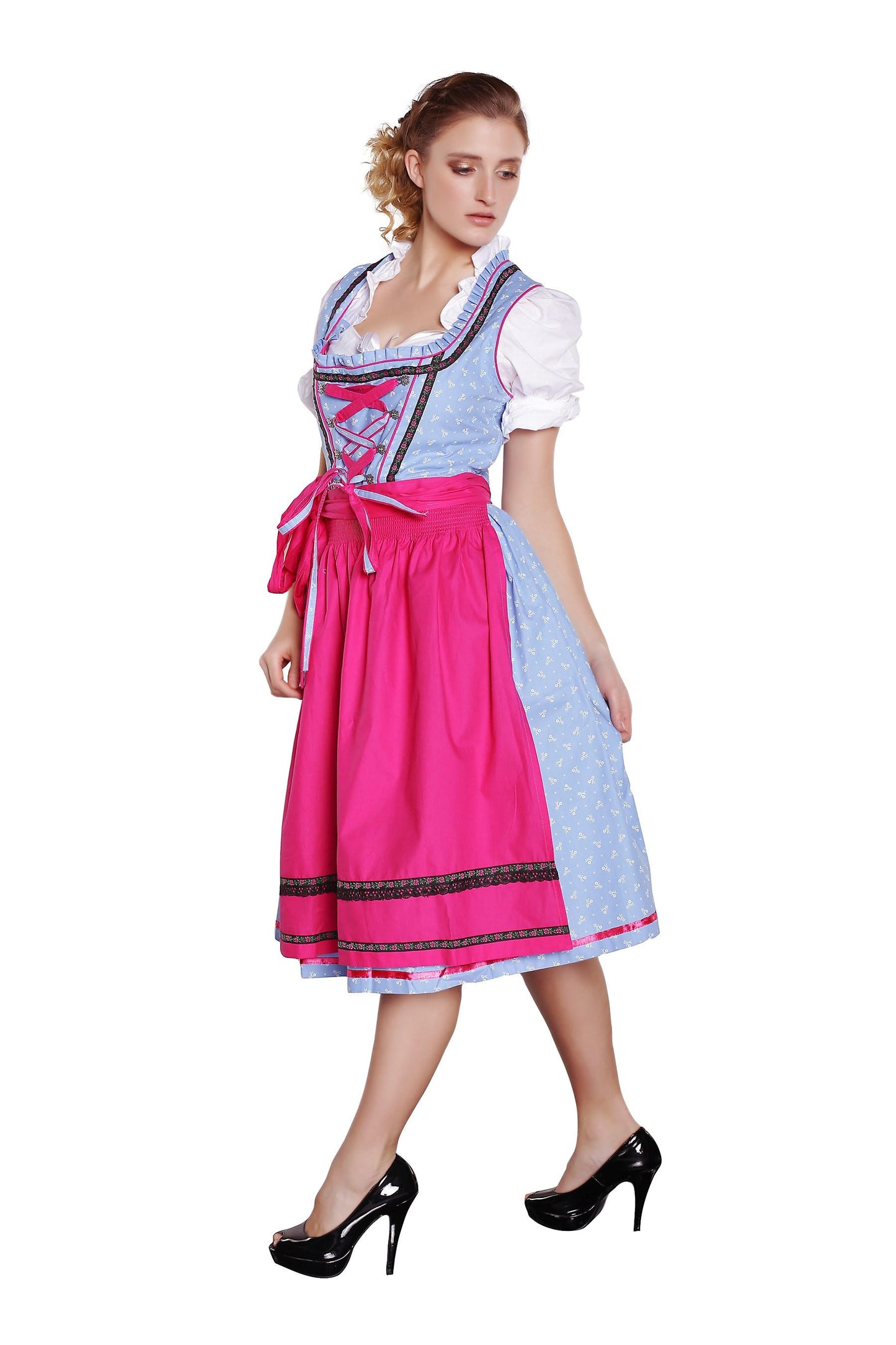 Traditionelles Dirndl mit Bluse und Schürze im klassischen Stil